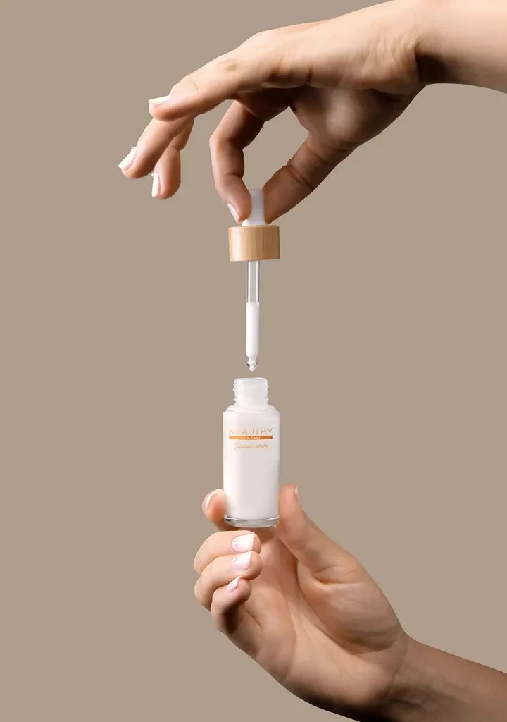 picture of a serum bottle